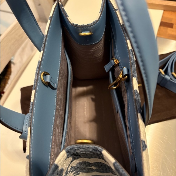 Kate Spade Blue Manhattan Monogram Tote Blue and Cream Floral Chenille - Picture 6 of 9